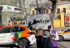 В честь 8 марта каршеринг Ситидрайв раздает в цветы в городах России