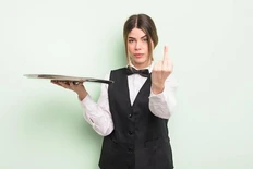 🤓Извините, это очень смешно.   Менеджер кафе Castro bar pasta&pizza на Бутырской улице в Москве в ходе переписки с отравившейся