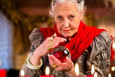 😂Бурмистров — везде! Теперь он комментирует Ведомостям объем рынка эзотерических услуг в России