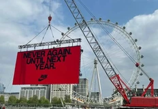 🤓Компания Nike столкнулась с критикой за использование фразы «Никогда больше» в рекламе, размещённой на маршруте Лондонского марафона 2025 года