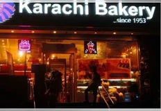 🤓Бренды и политика.  Индийский кондитерский бренд Karachi Bakery, основанный в Хайдарабаде в 1953 году беженцем из Синда Ханчандом Рамнани, оказался