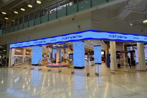 🤓Когда ты старый, неэффективный и слил рынок борзому конкуренту на все 100.   ТЦ Авиапарк, воскресенье, 11:302