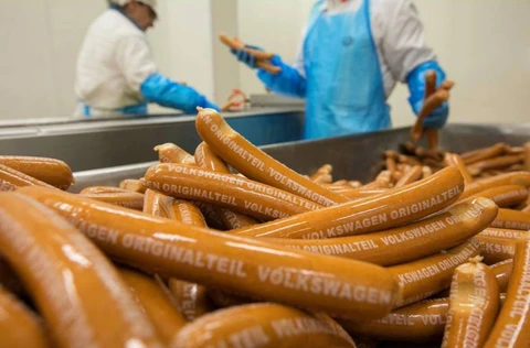 🤓Любопытный факт. В 2024 году немецкий автопроизводитель Volkswagen реализовал более 8,5 млн фирменных сосисок