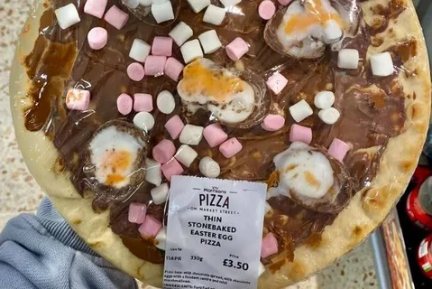 🤓Бритпнские покупатели отвергли пасхальную пиццу в форме из торговой сети Morrisons за 3,50 фунта, назвав её отвратительной и вызывающей тошноту