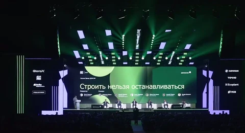 😂Сидячий стендап от Хусаинова, который сама непосредственность — пока лучший на сцене Движения… 